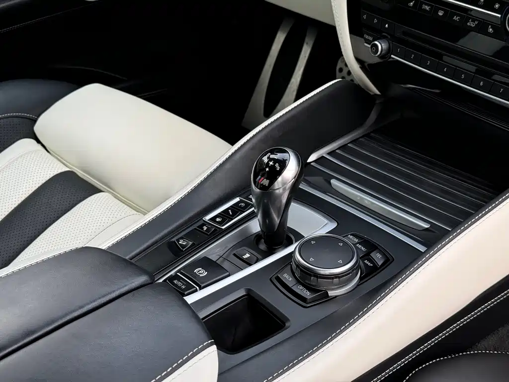 BMW X5 M 2016 — фото 19