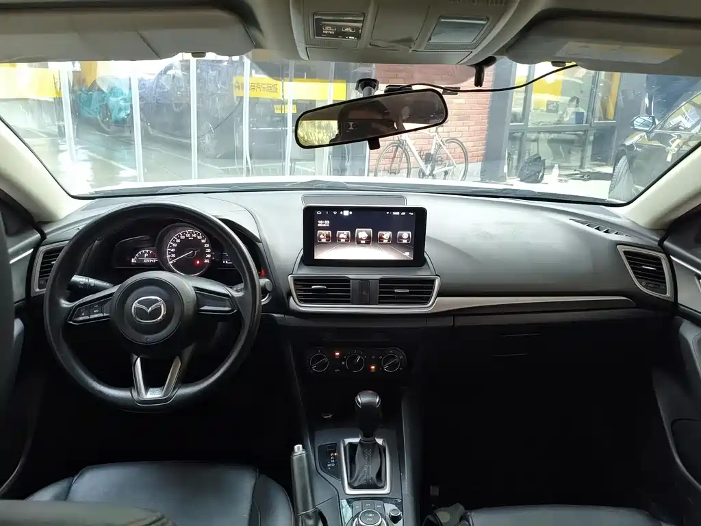 Mazda 3 Axela 2018 — фото 12
