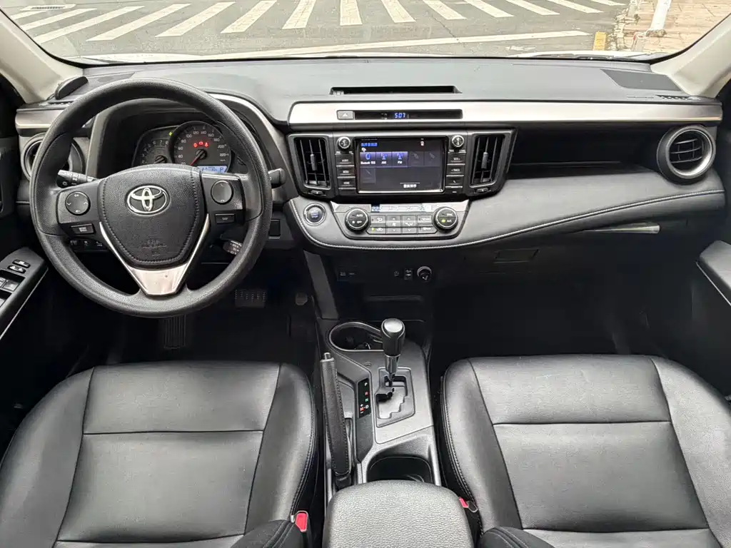 Toyota RAV4 2017 — фото 6