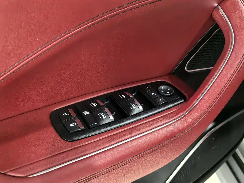 Maserati Levante 2019 — фото 16