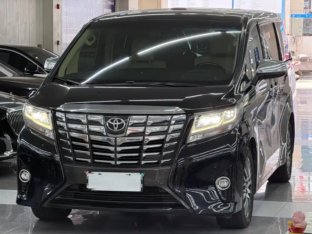 Toyota Alphard 2017 — фото 1