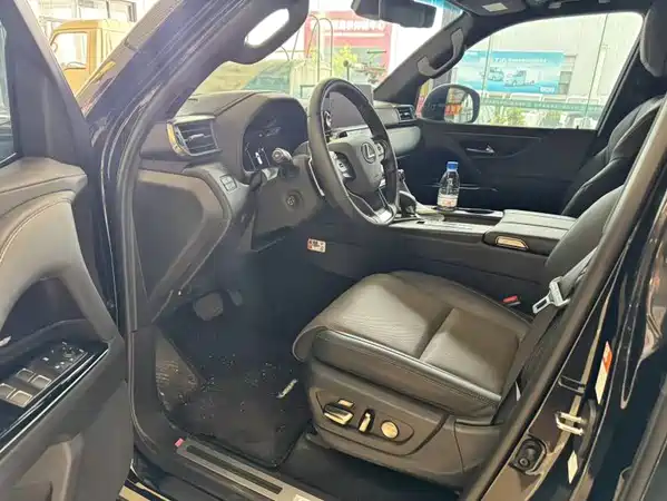 Lexus LX 2025