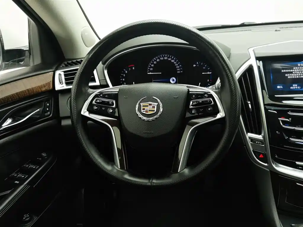 Cadillac SRX 2015 — фото 11