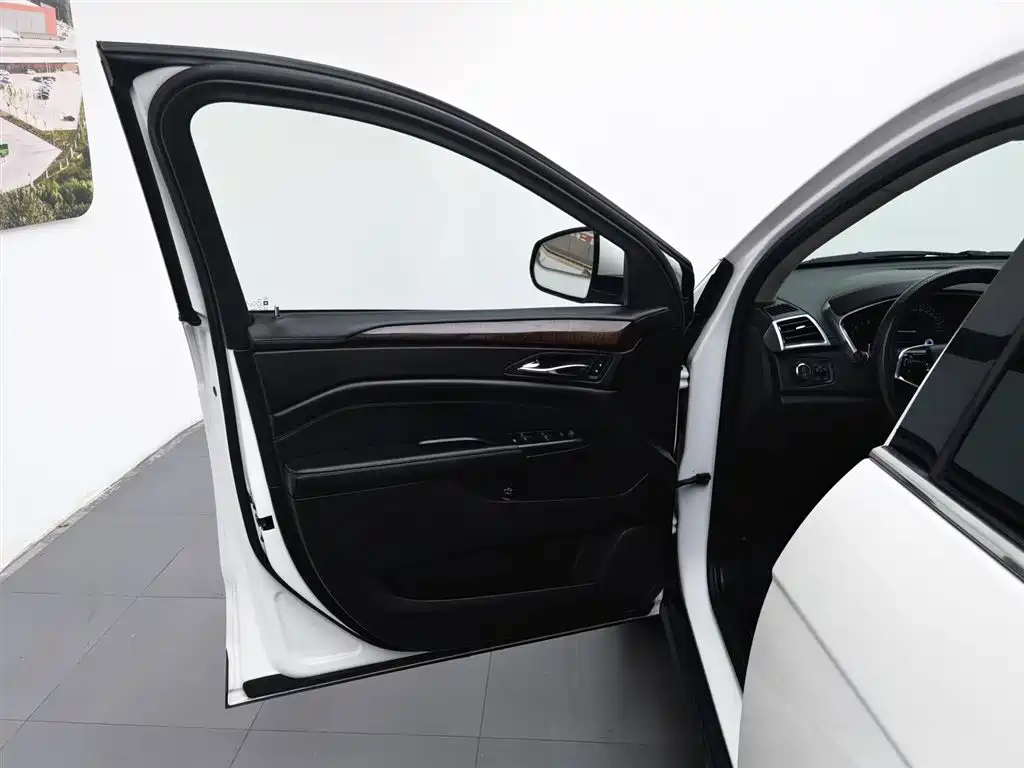 Cadillac SRX 2015 — фото 8