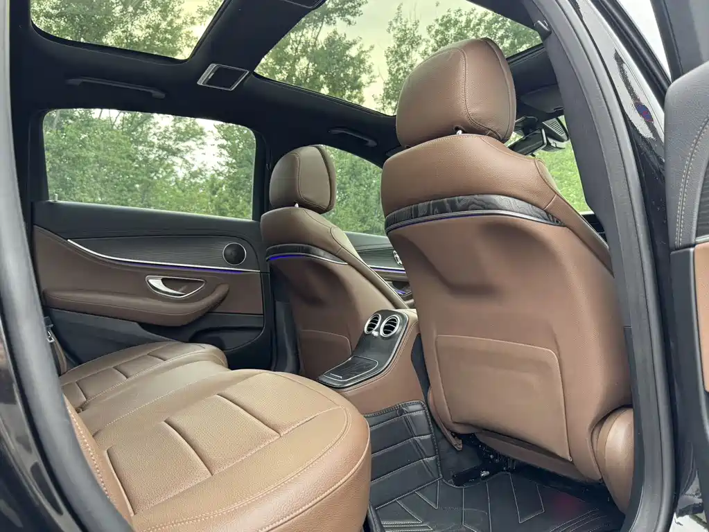 Mercedes-Benz E-Class 2022 — фото 12
