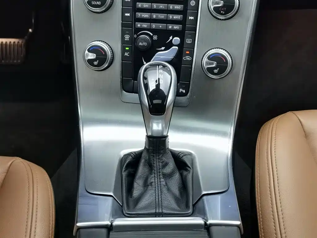 Volvo S60 2015 — фото 13