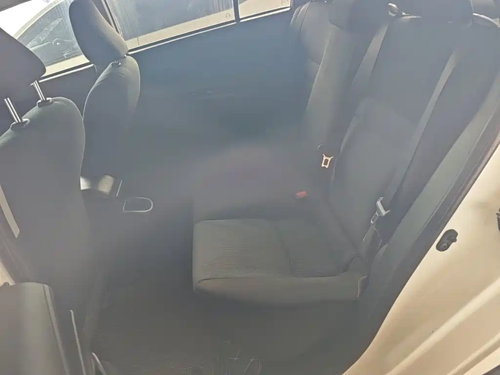 Toyota Yaris L 2020 — фото 17
