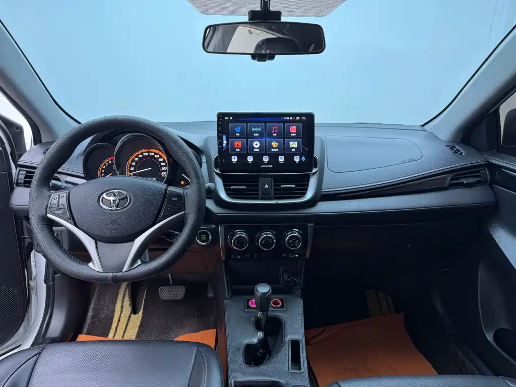 Toyota Yaris L 2023 — фото 4