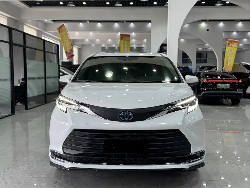 Toyota Sienna 2023 — фото 2