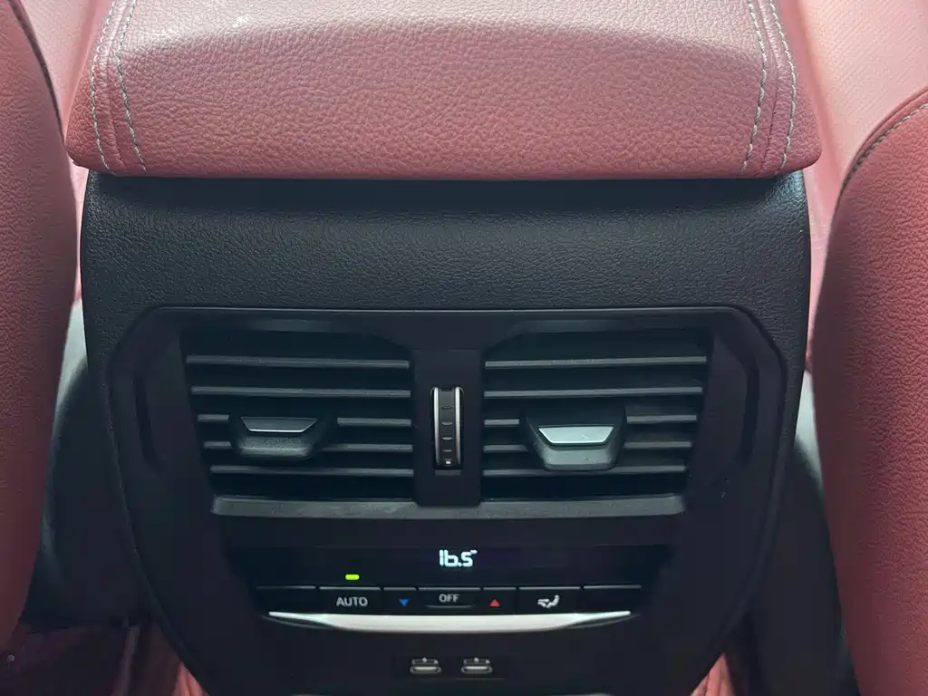 BMW 3 Series 2025 — фото 19