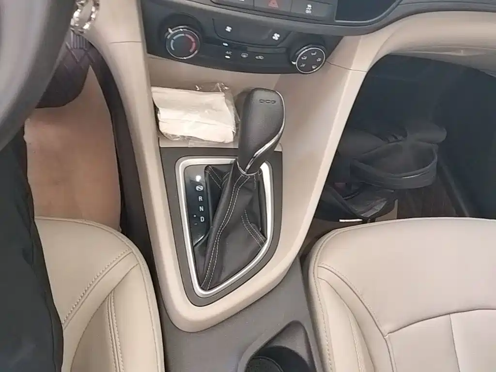 Buick Excelle 2017 — фото 14