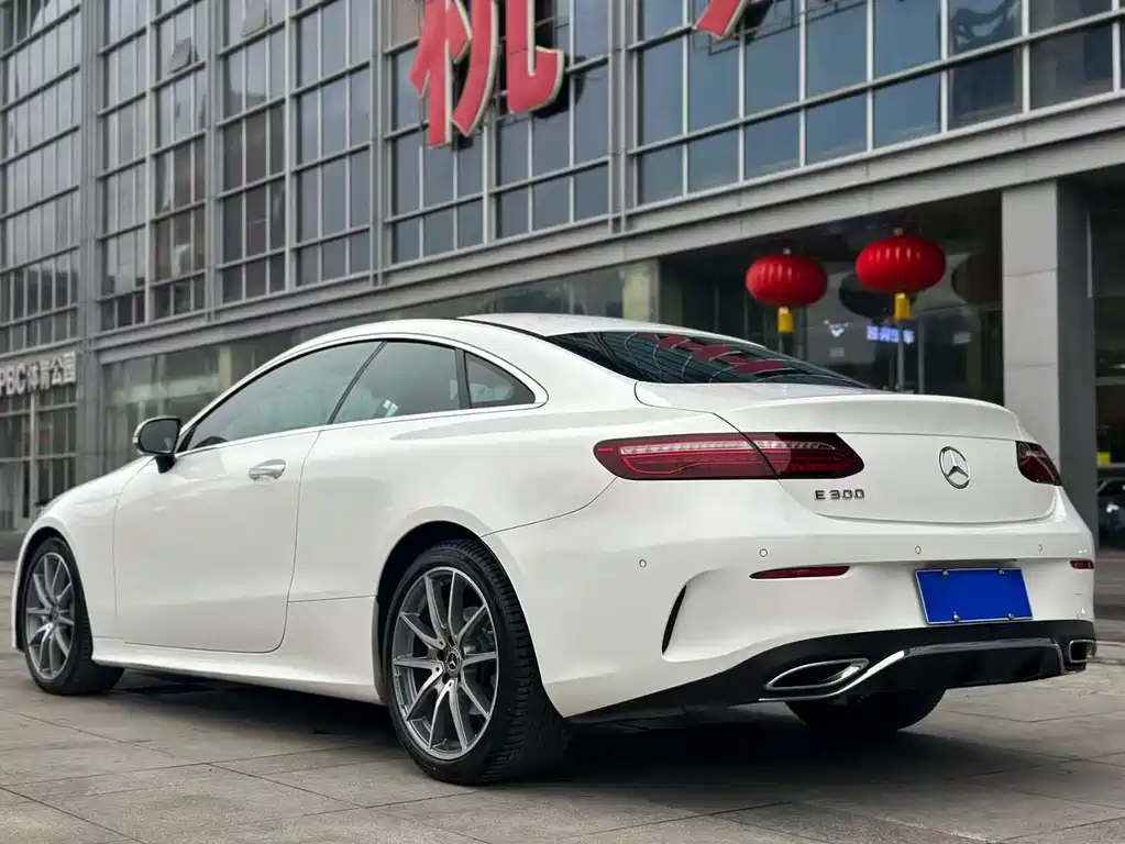 Mercedes-Benz E-Class 2022