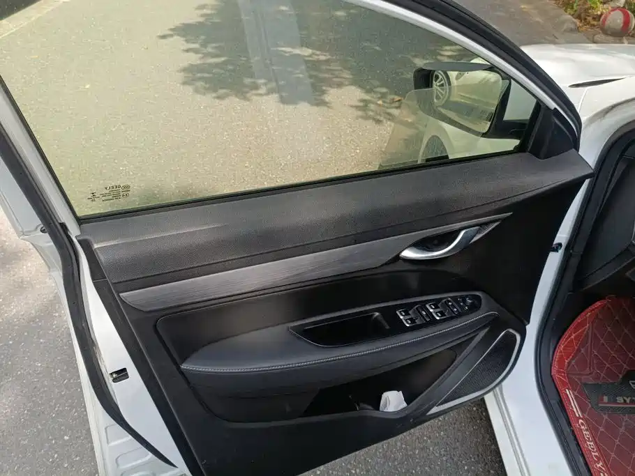 Geely Emgrand 2021