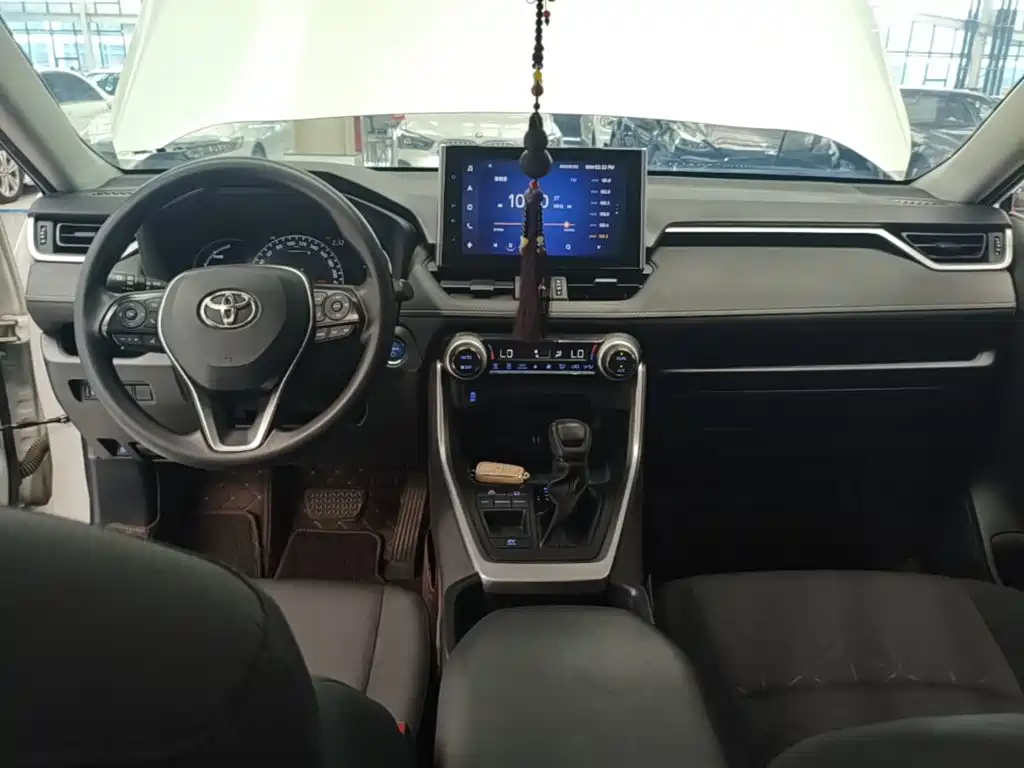 Toyota RAV4 2022 — фото 10