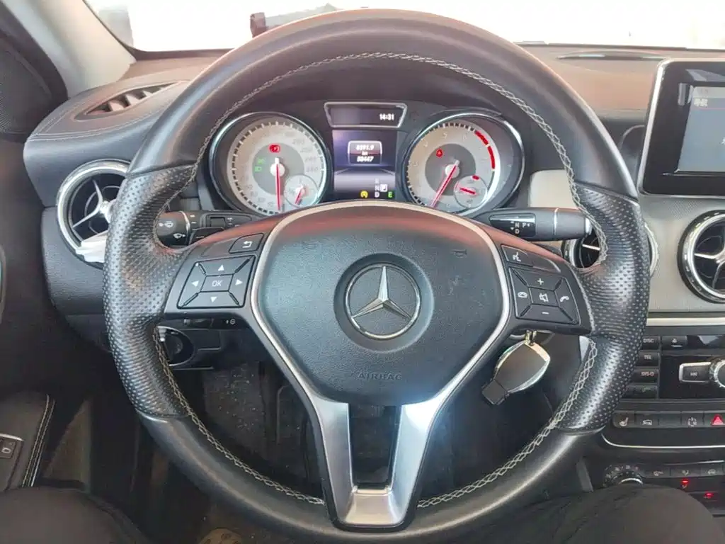 Mercedes-Benz GLA 2015 — фото 11