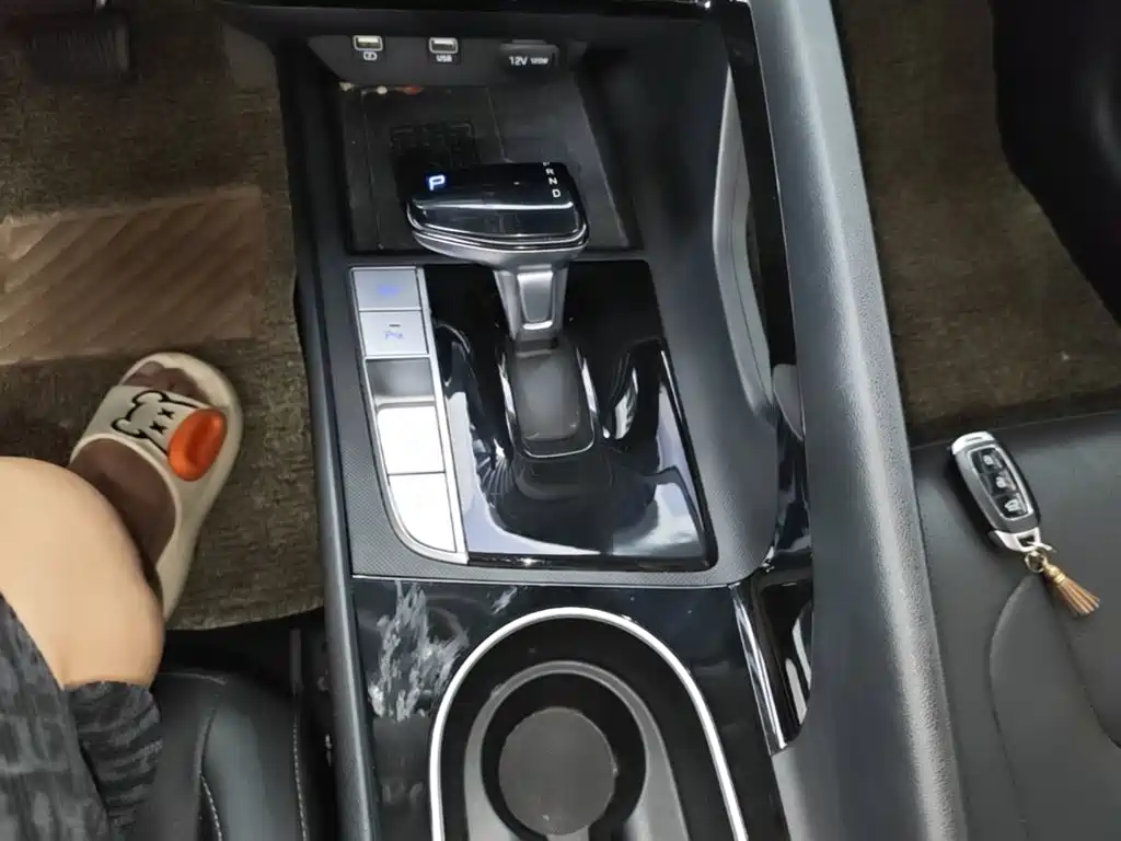 Hyundai Elantra 2022 — фото 14