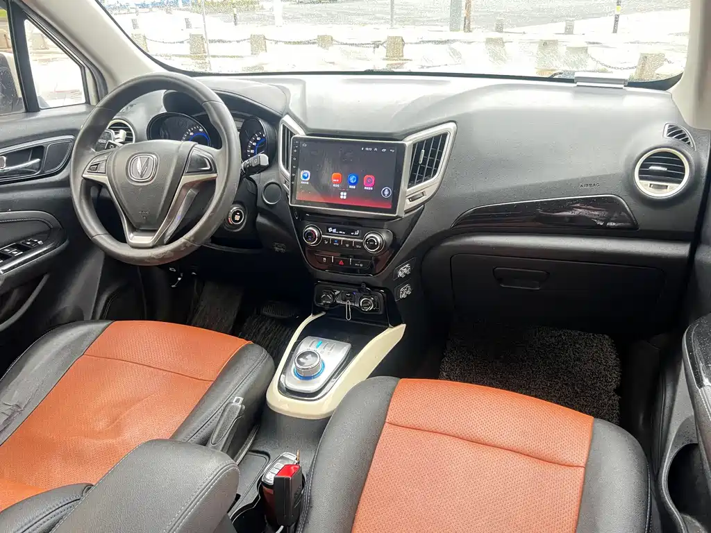 Changan CS15EV 2018 — фото 21