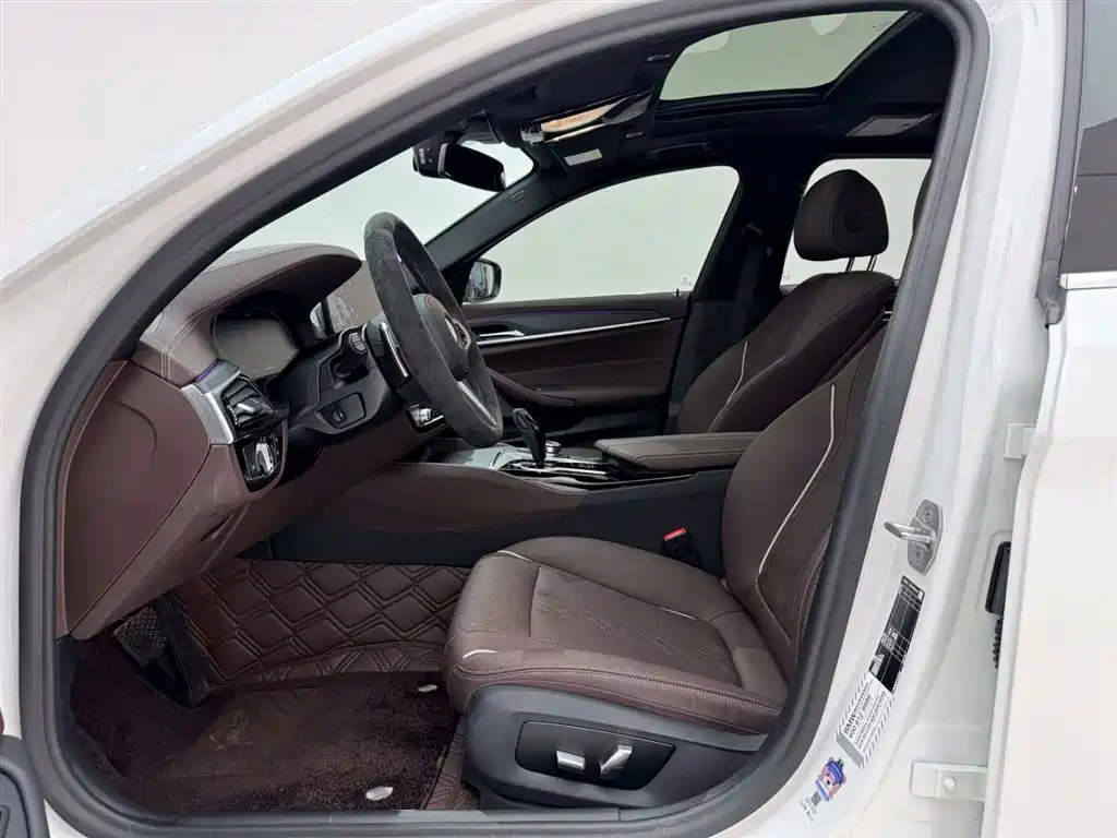 BMW 5 Series 2022 — фото 15
