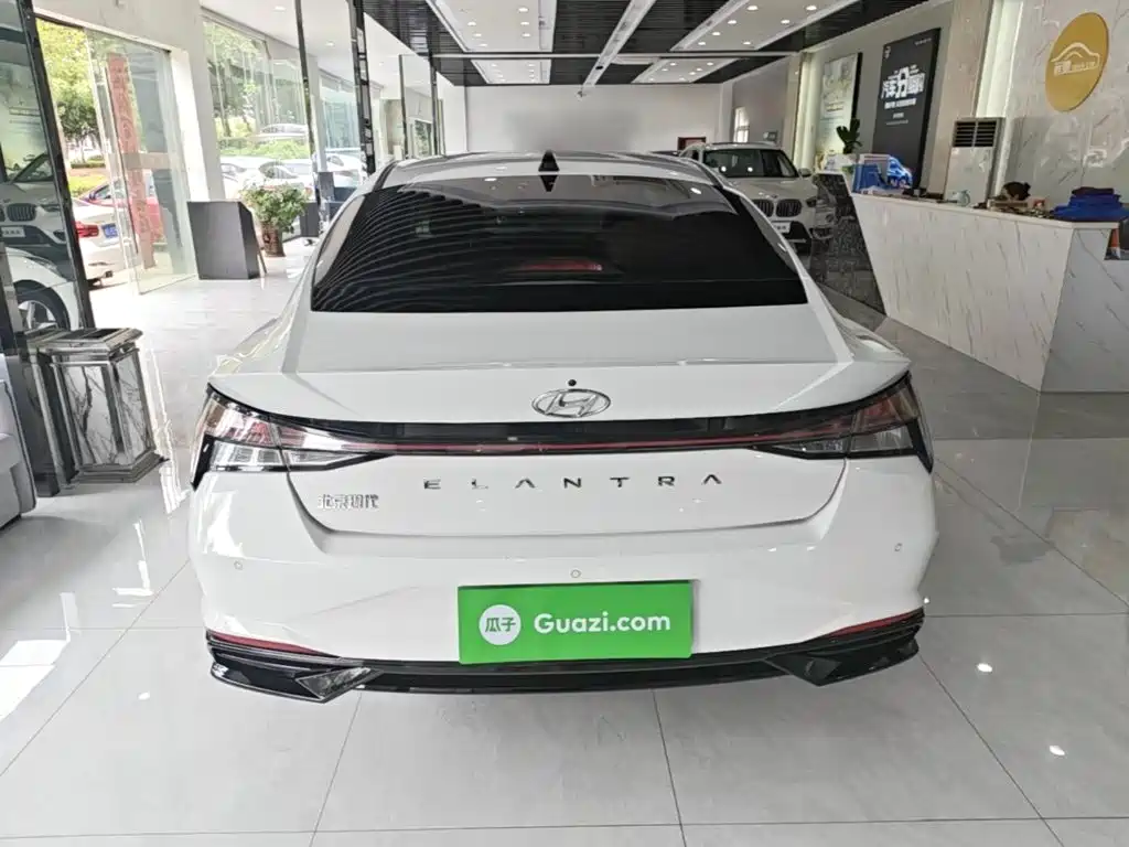 Hyundai Elantra 2022
