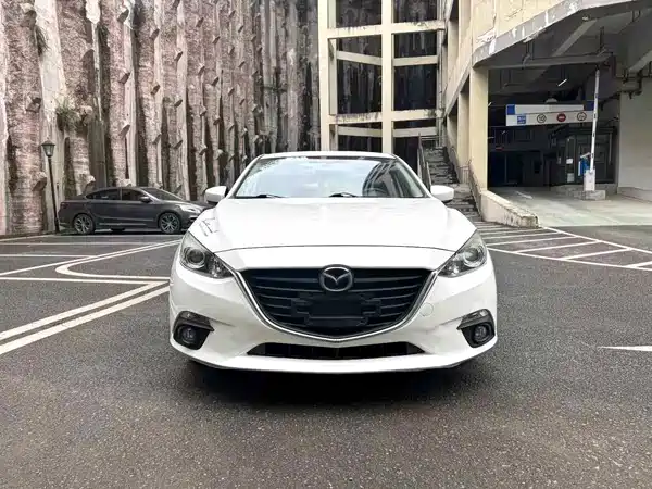 Mazda 3 Axela 2016