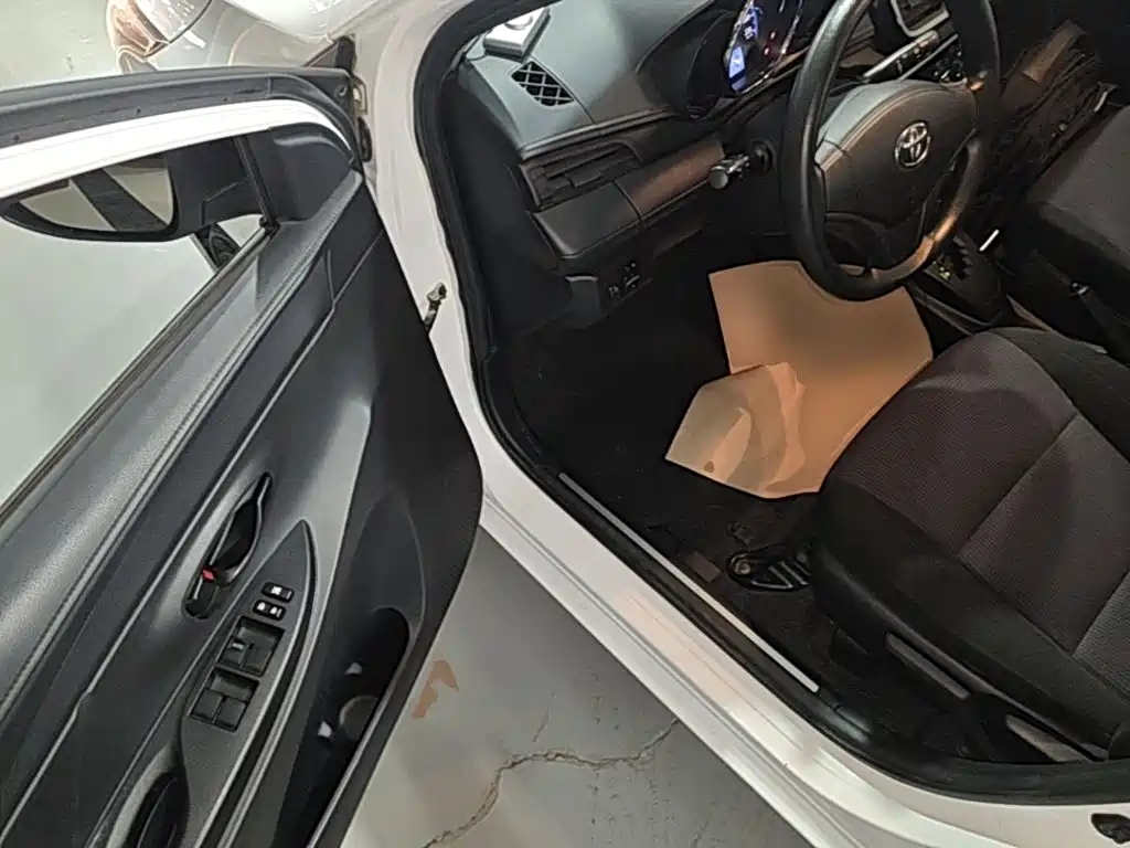 Toyota Yaris L 2016 — фото 16
