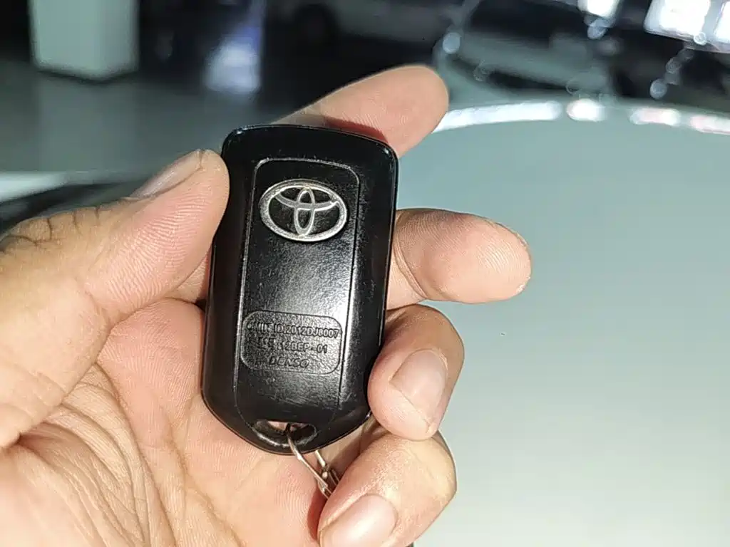 Toyota Yaris L 2016 — фото 9