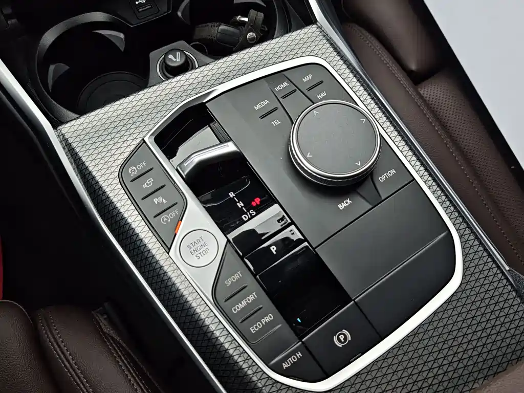 BMW 3 Series 2023 — фото 10