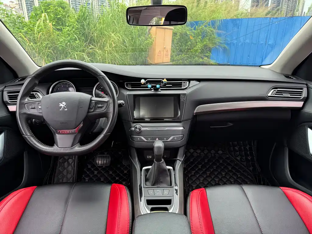 Peugeot 408 2016 — фото 11