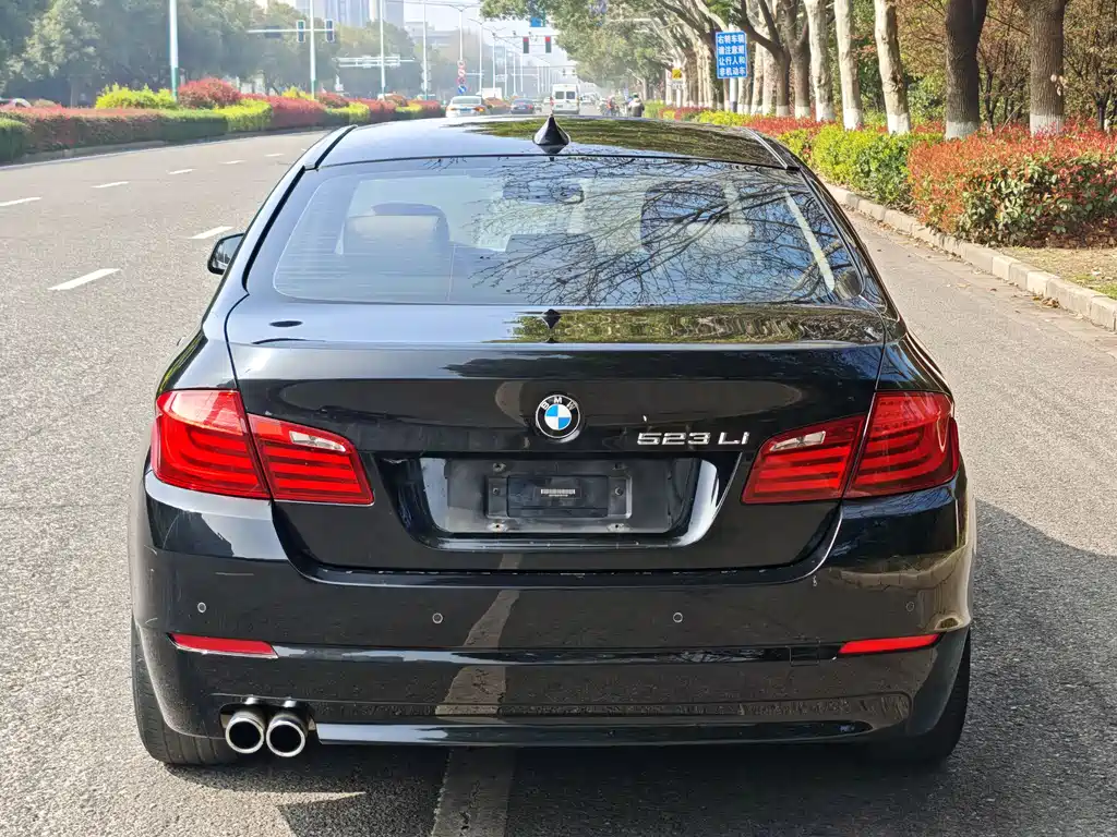 BMW 5 Series 2012 — фото 18