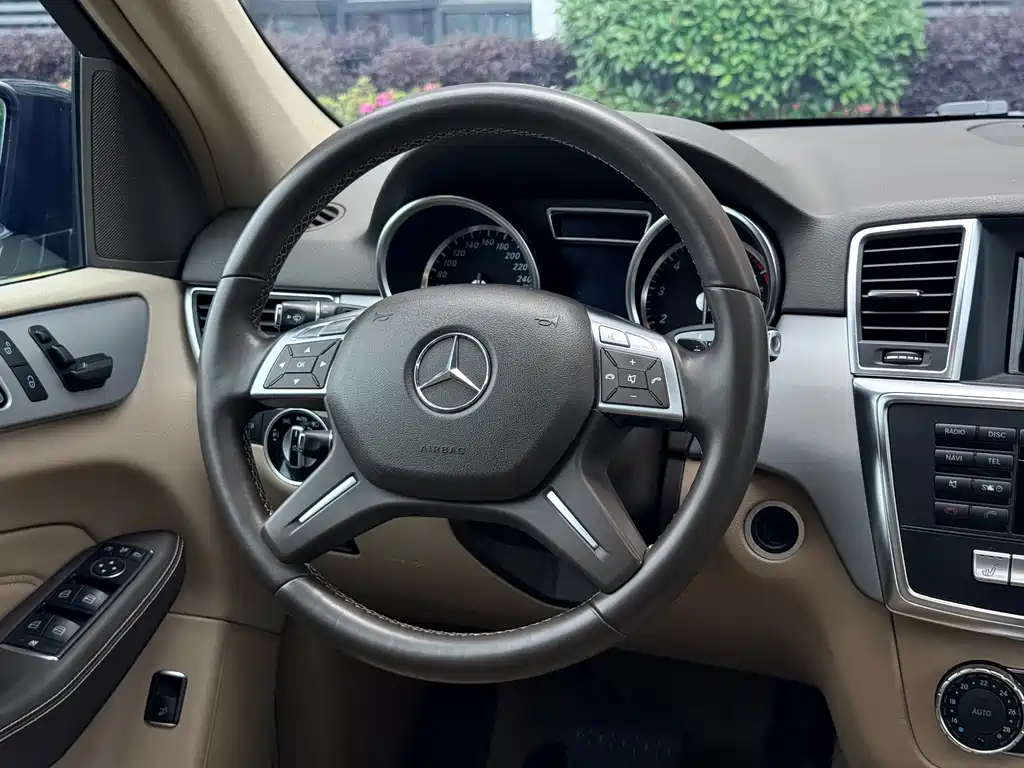 Mercedes-Benz M-Class 2013 — фото 16