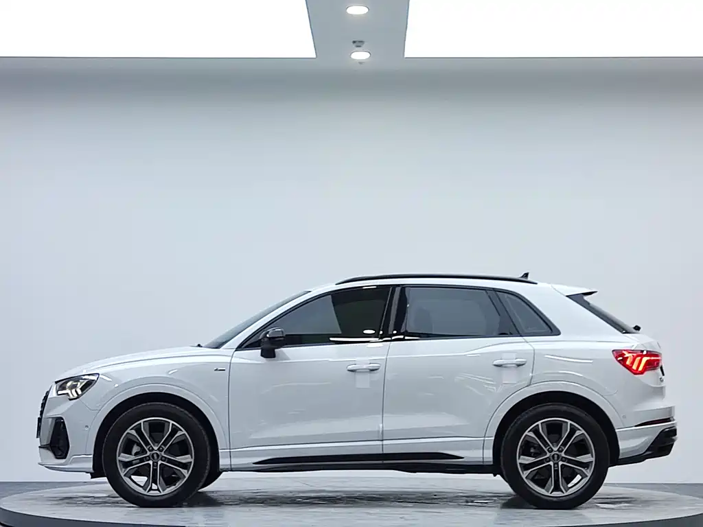 Audi Q3 2022 — фото 5