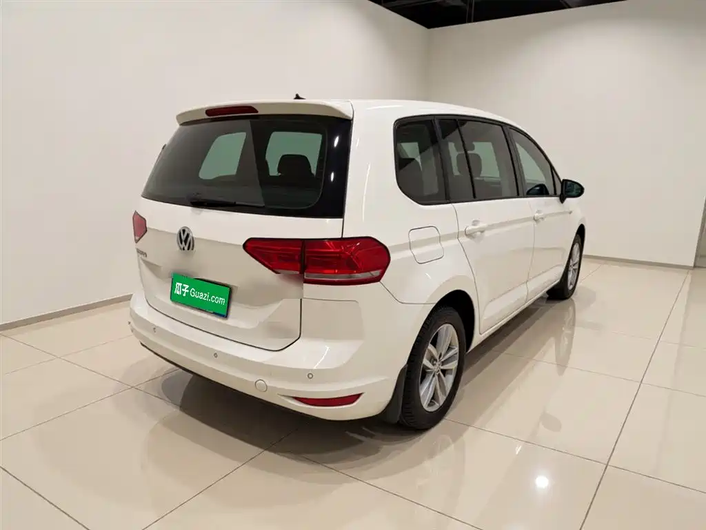 Volkswagen Touran 2017 — фото 4