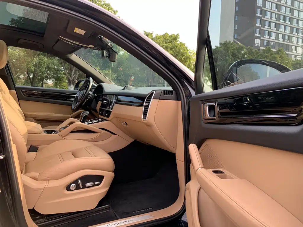 Porsche Cayenne 2019 — фото 16