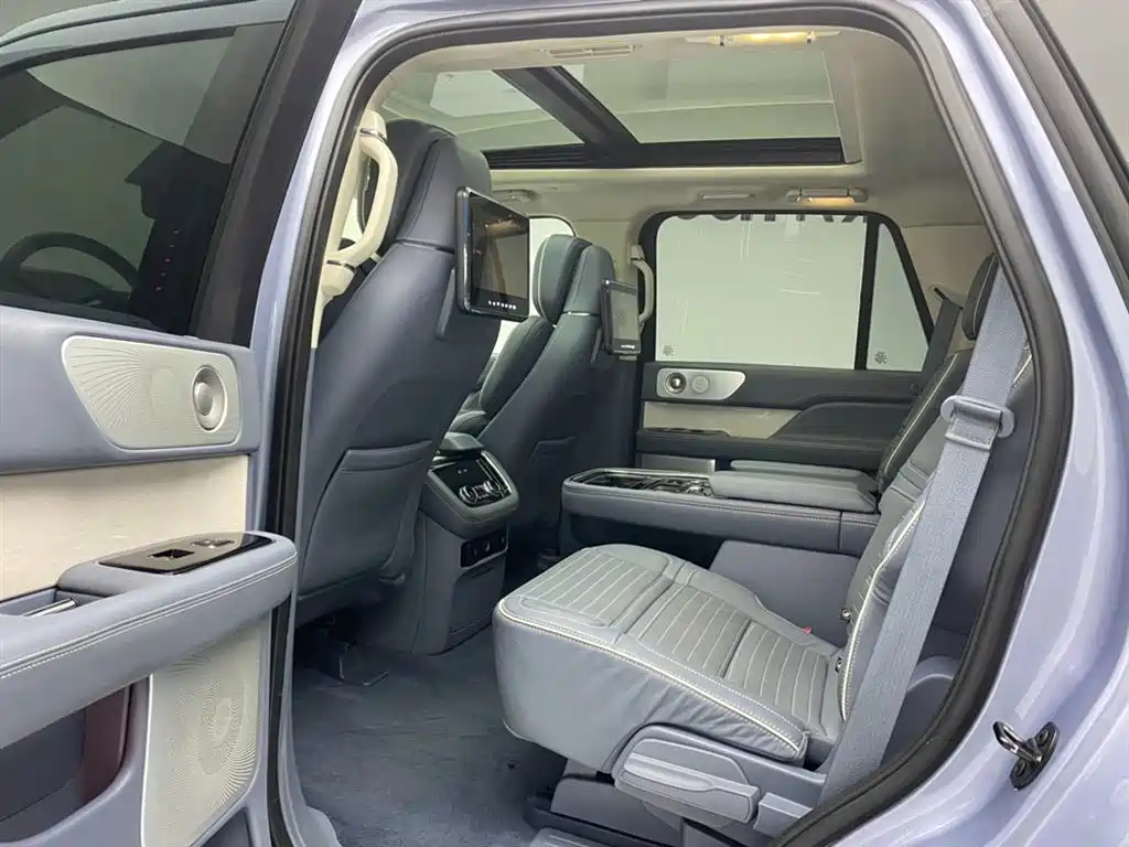 Lincoln Navigator 2020 — фото 19