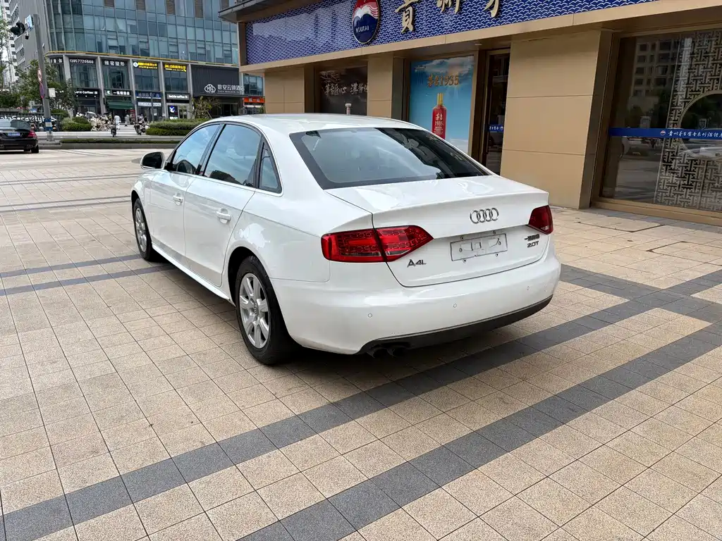 Audi A4L 2011