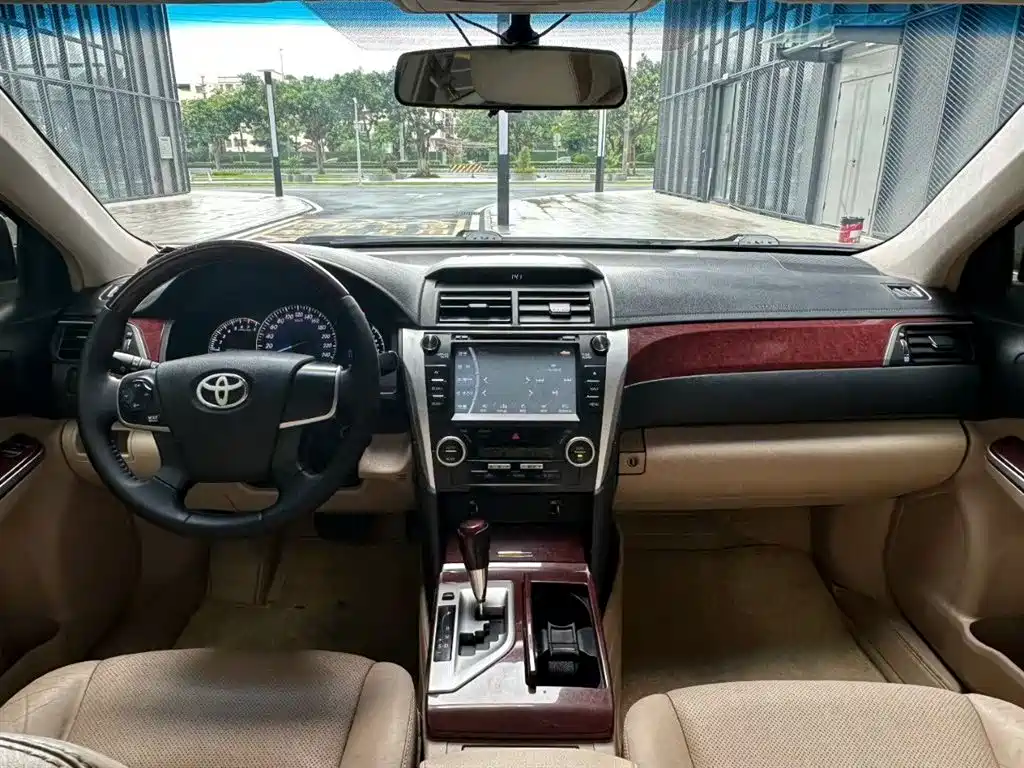 Toyota Camry 2014 — фото 9