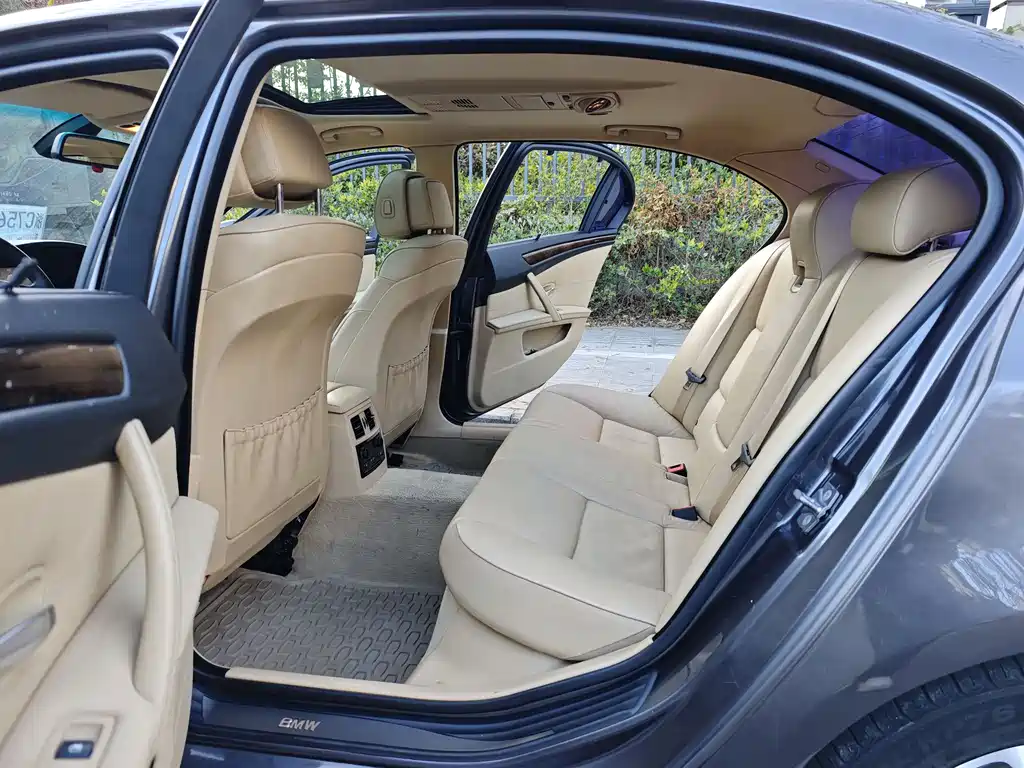 BMW 5 Series 2009 — фото 13