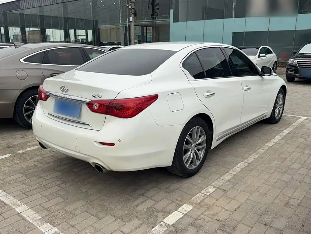 Infiniti Q50L 2017 — фото 8