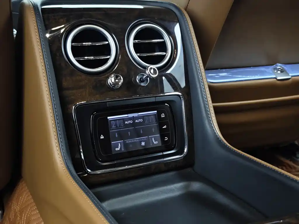 Bentley Flying Spur 2015 — фото 32