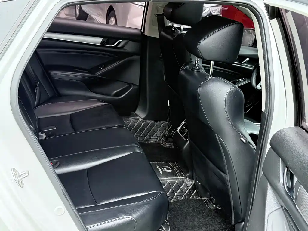 Honda Accord 2019 — фото 10