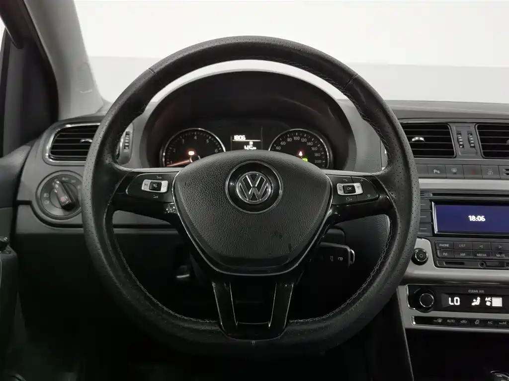 Volkswagen Polo 2017 — фото 11