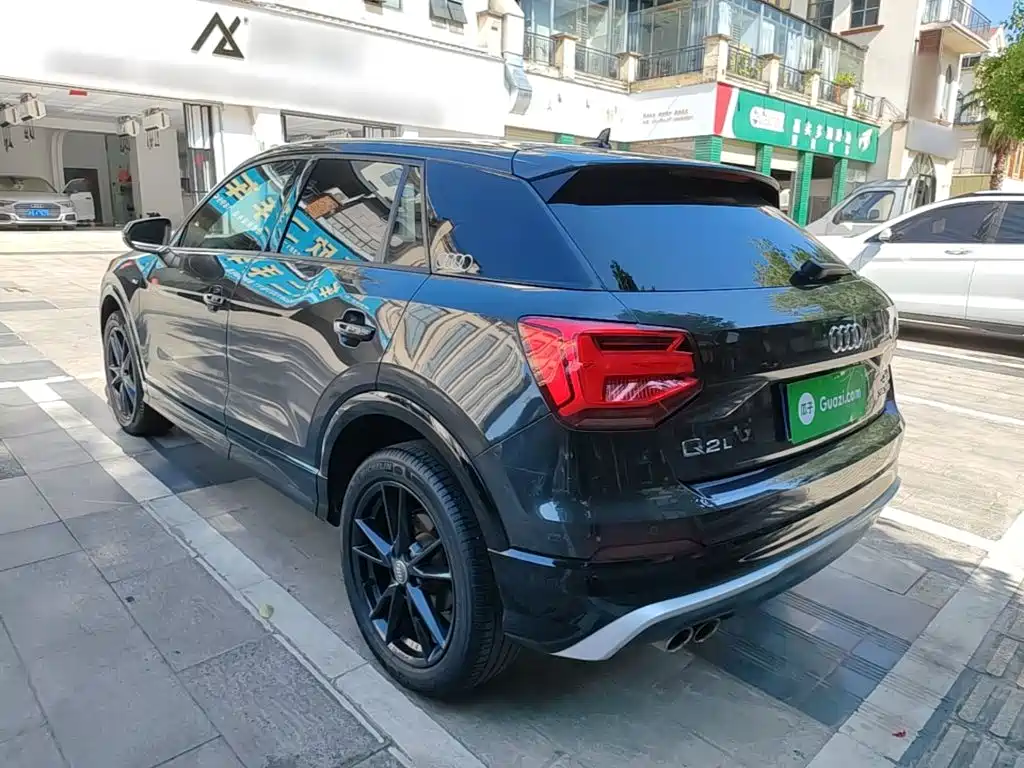 Audi Q2L 2019