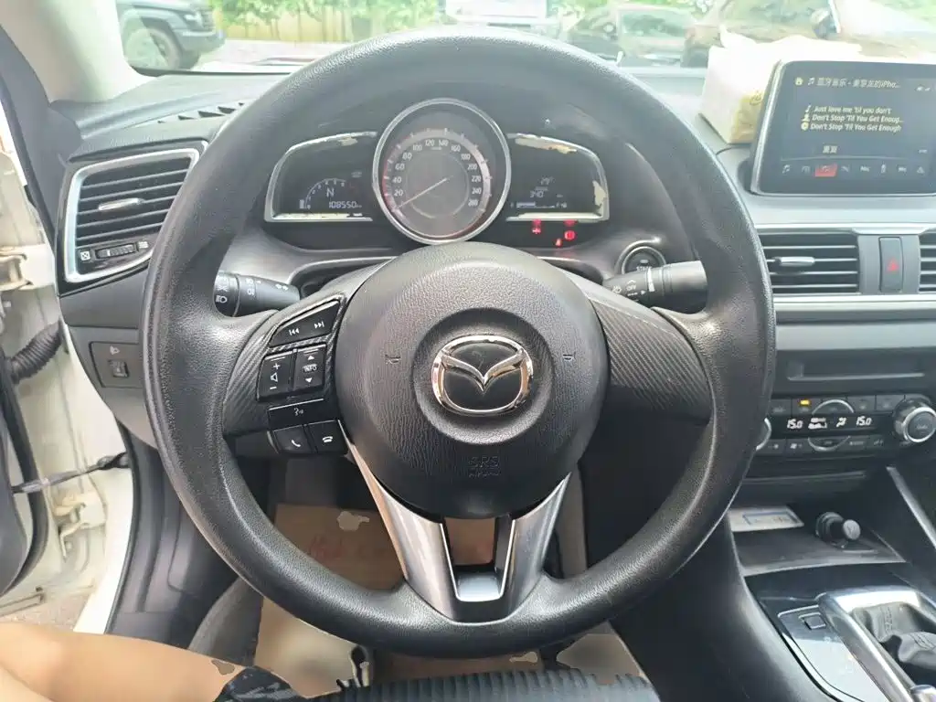 Mazda 3 Axela 2016