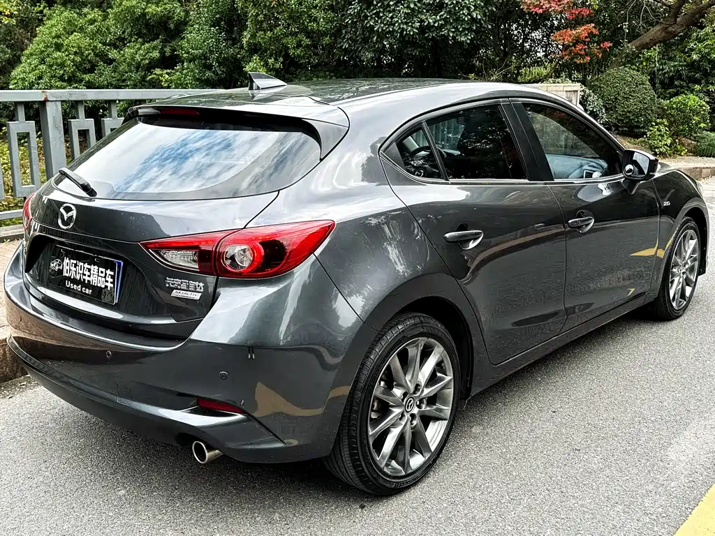 Mazda 3 Axela 2018 — фото 7