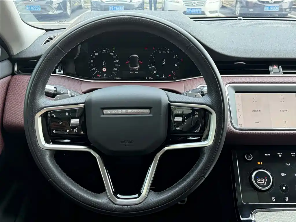 Land Rover Evoque 2023 — фото 19