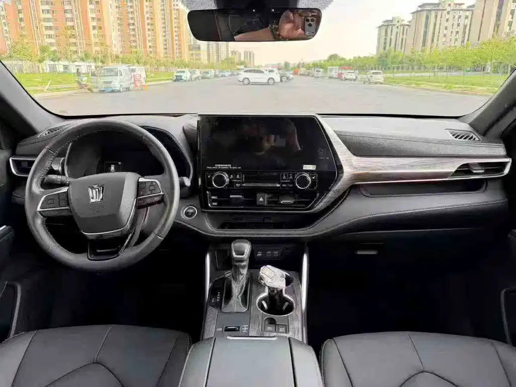 Toyota Crown Kluger 2025