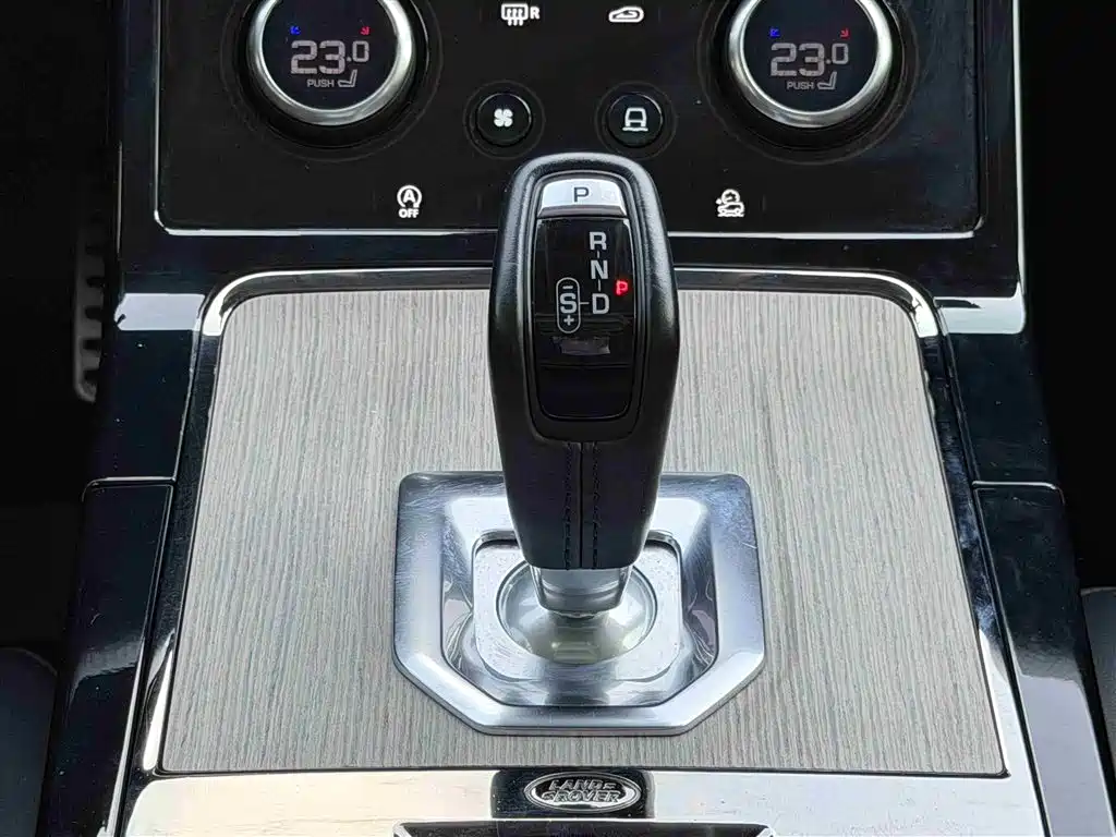 Land Rover Evoque 2023 — фото 25