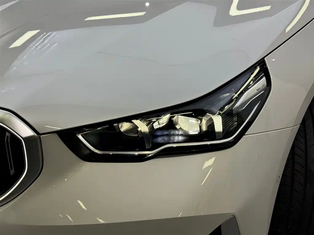 BMW 5 Series 2024 — фото 17
