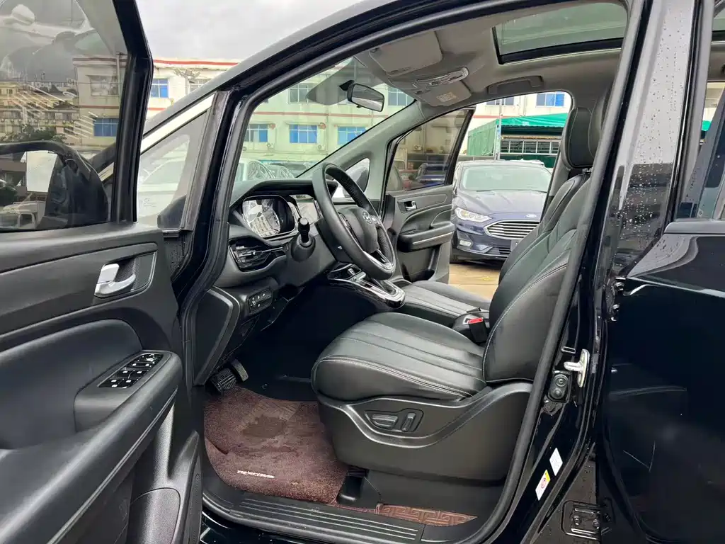 GAC Motor Trumpchi M6 2021 — фото 4