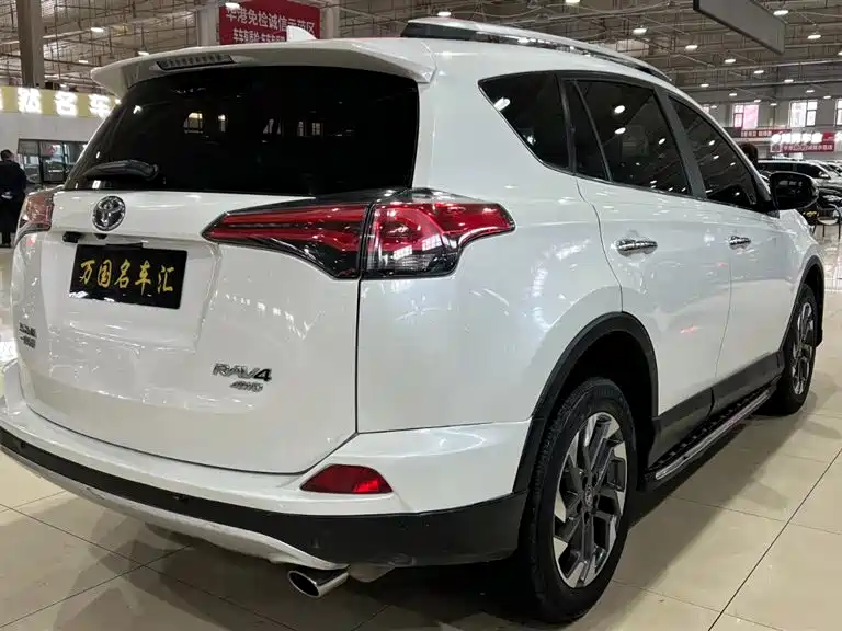 Toyota RAV4 2017 — фото 5